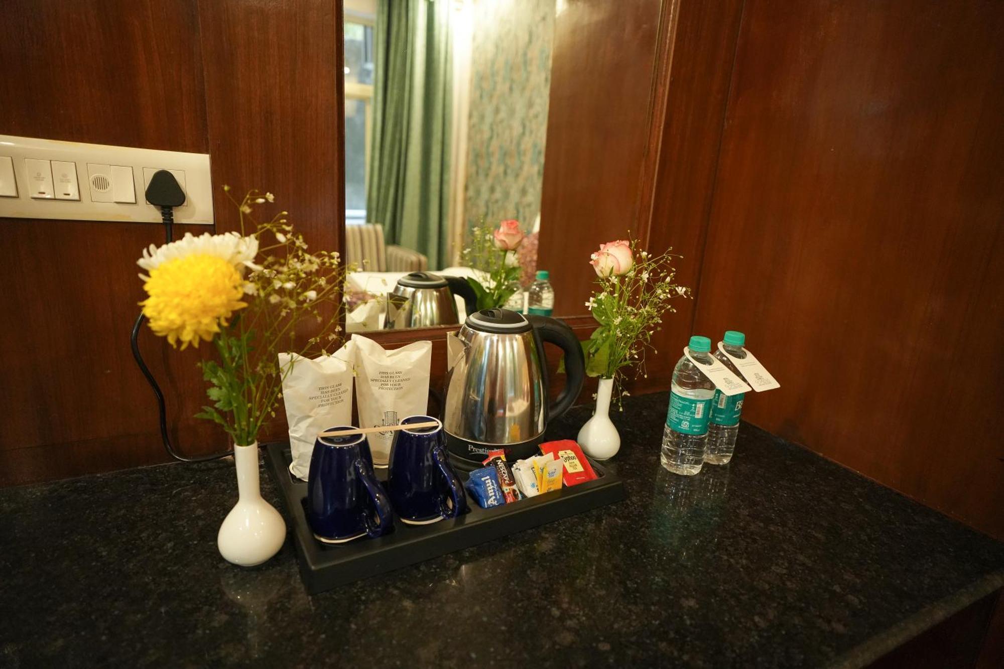 Q Saina S K Regency Rishikesh Hotell Eksteriør bilde