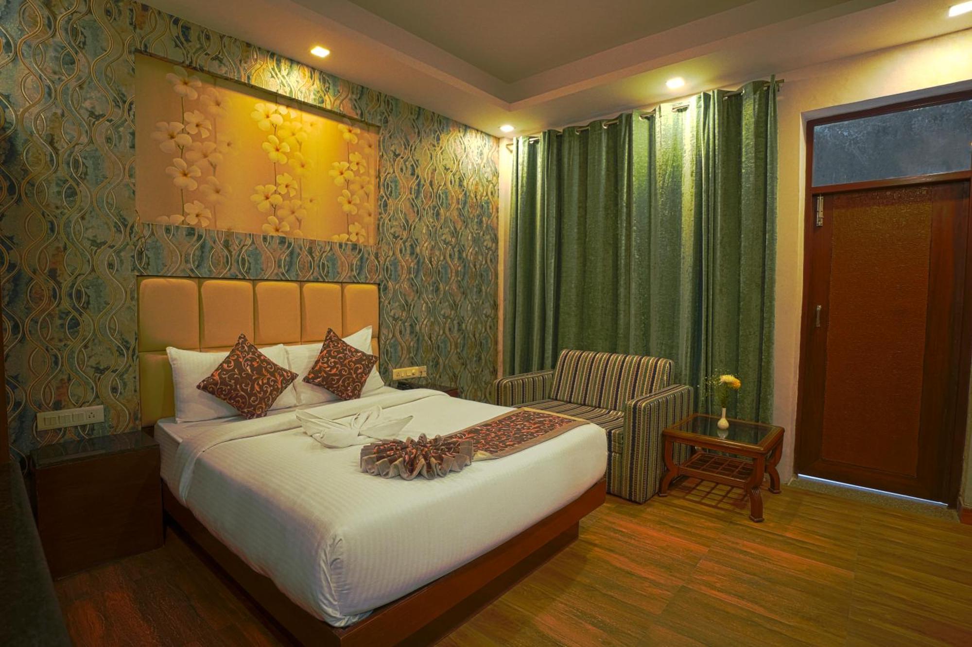 Q Saina S K Regency Rishikesh Hotell Eksteriør bilde