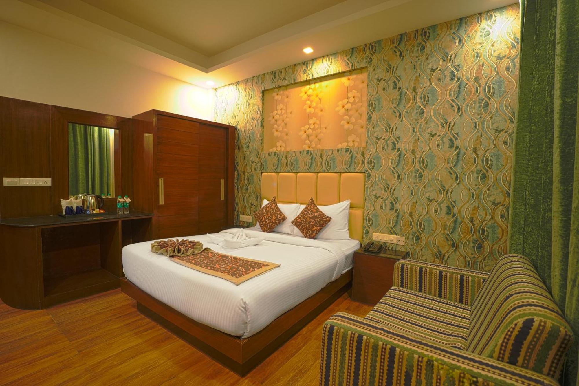 Q Saina S K Regency Rishikesh Hotell Eksteriør bilde
