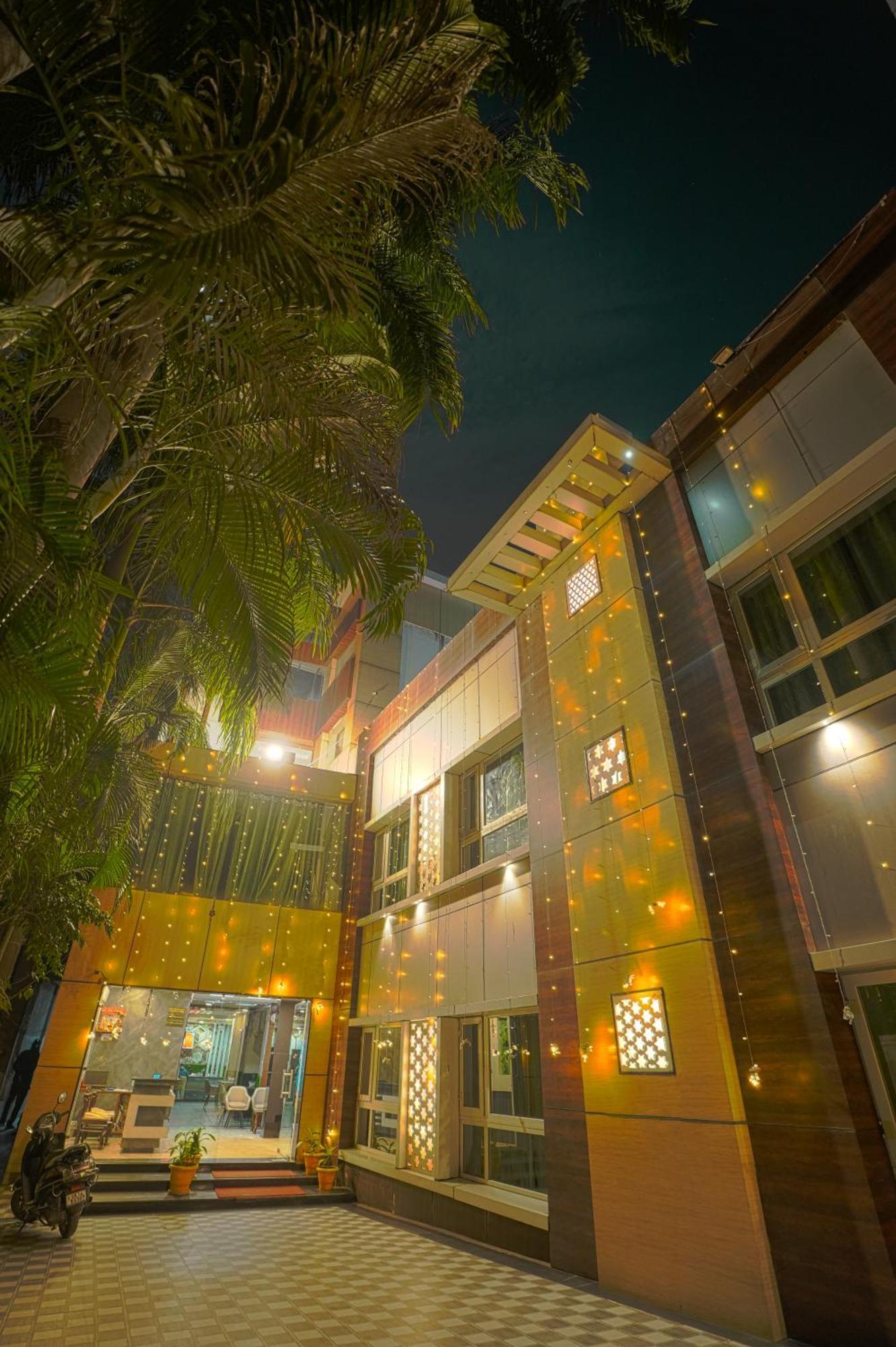 Q Saina S K Regency Rishikesh Hotell Eksteriør bilde