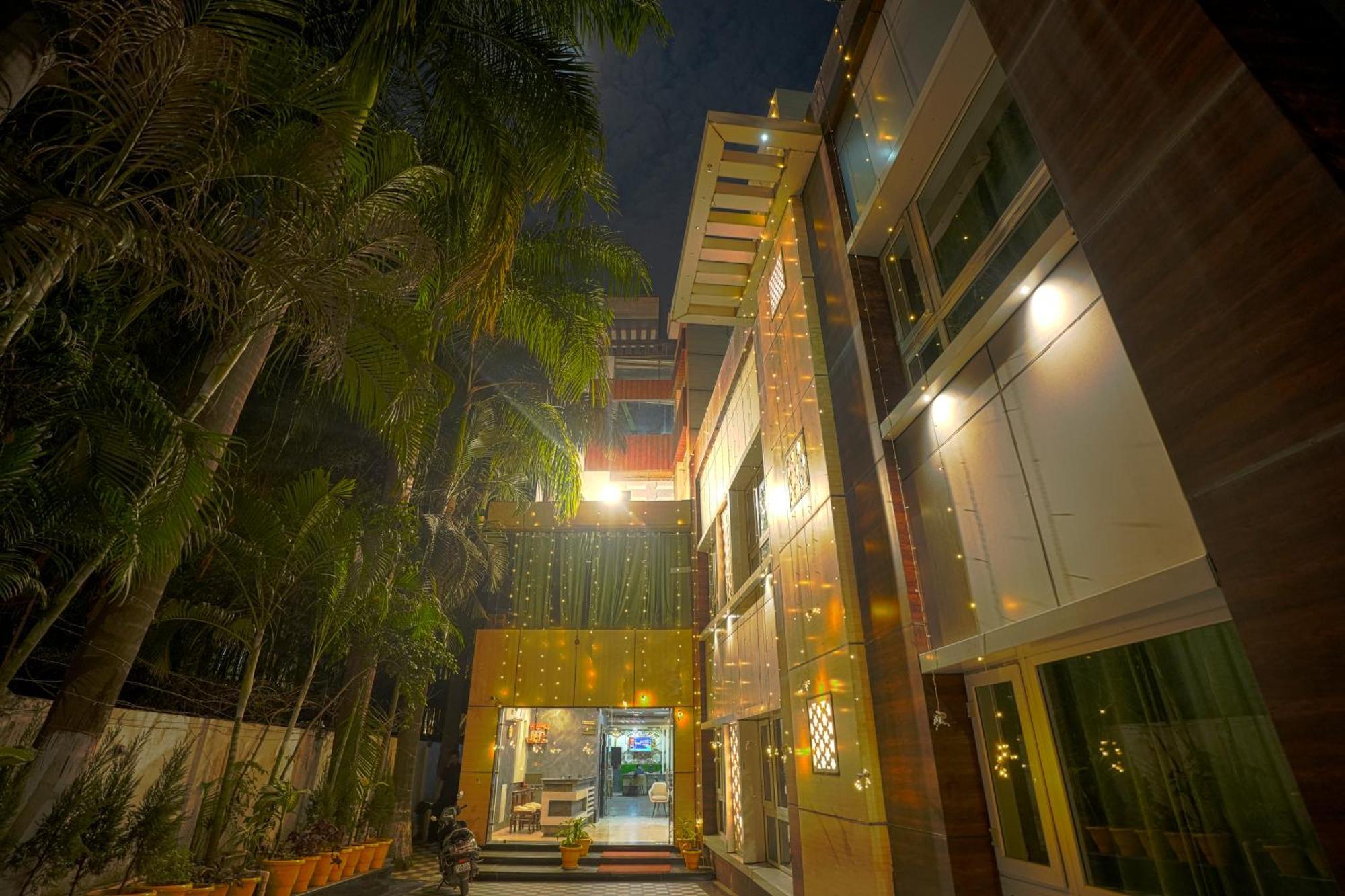 Q Saina S K Regency Rishikesh Hotell Eksteriør bilde