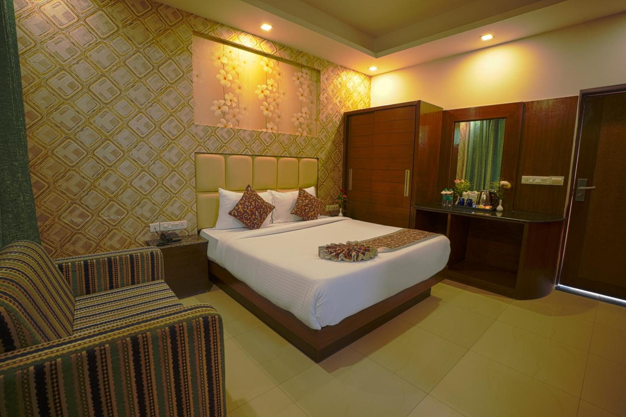 Q Saina S K Regency Rishikesh Hotell Eksteriør bilde