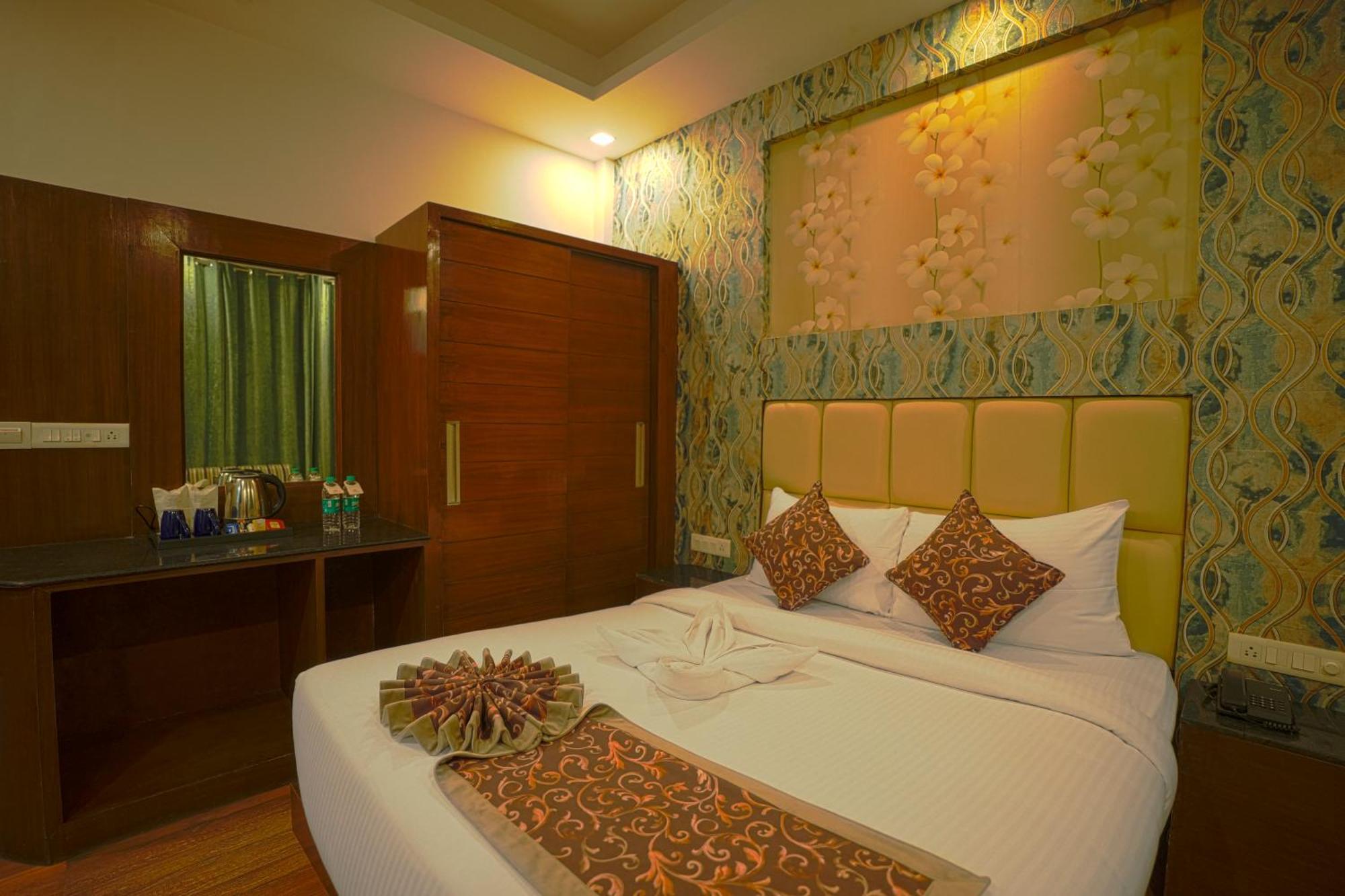 Q Saina S K Regency Rishikesh Hotell Eksteriør bilde